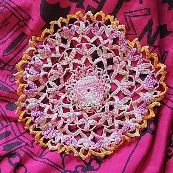 13 vintage Doilies - Picture 4 of 8